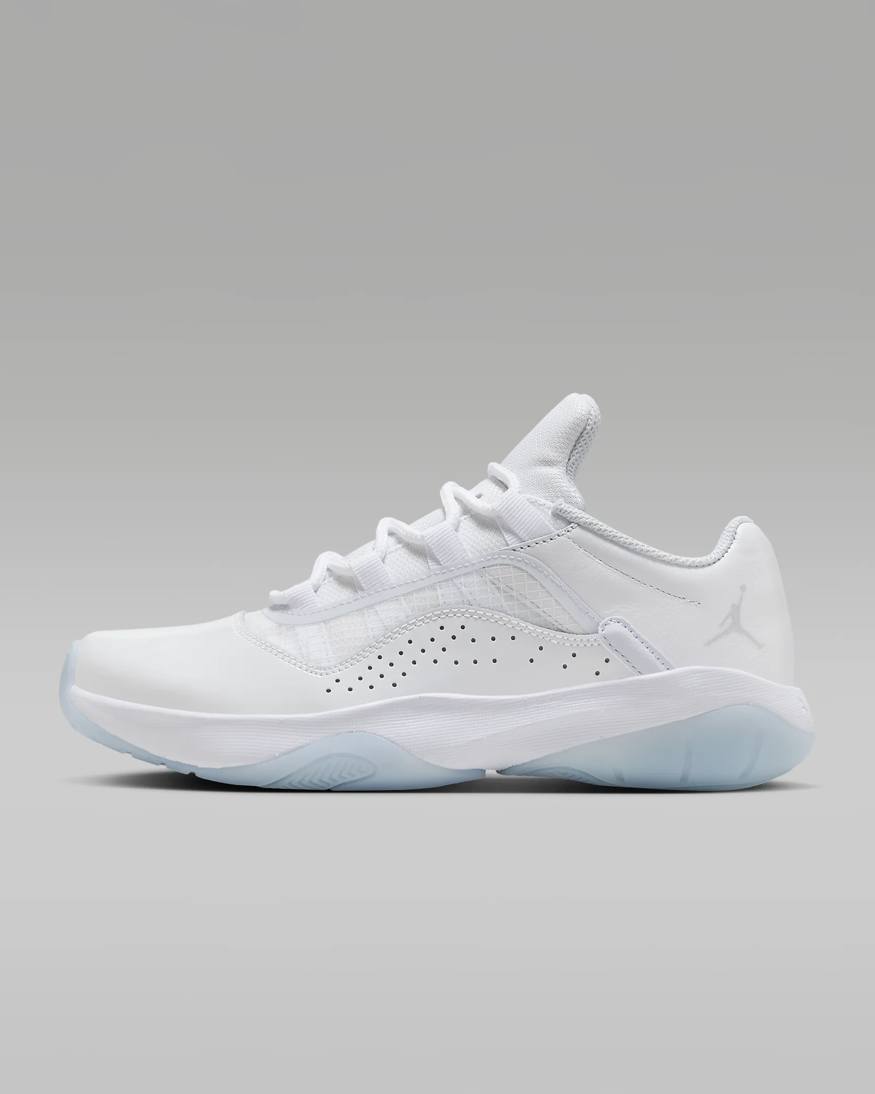Женские кроссовки Nike Air Jordan 11 CMFT Low - фото №2