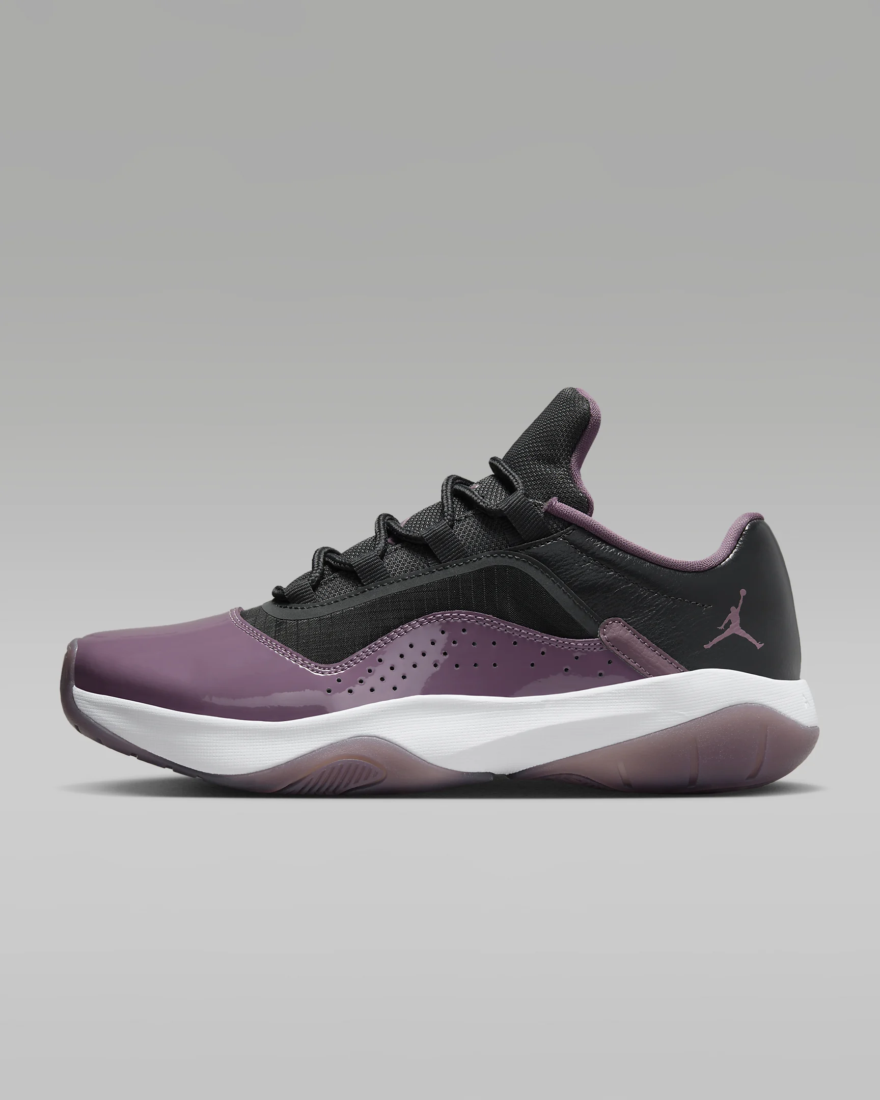 Женские кроссовки Nike Air Jordan 11 CMFT Low - фото №2
