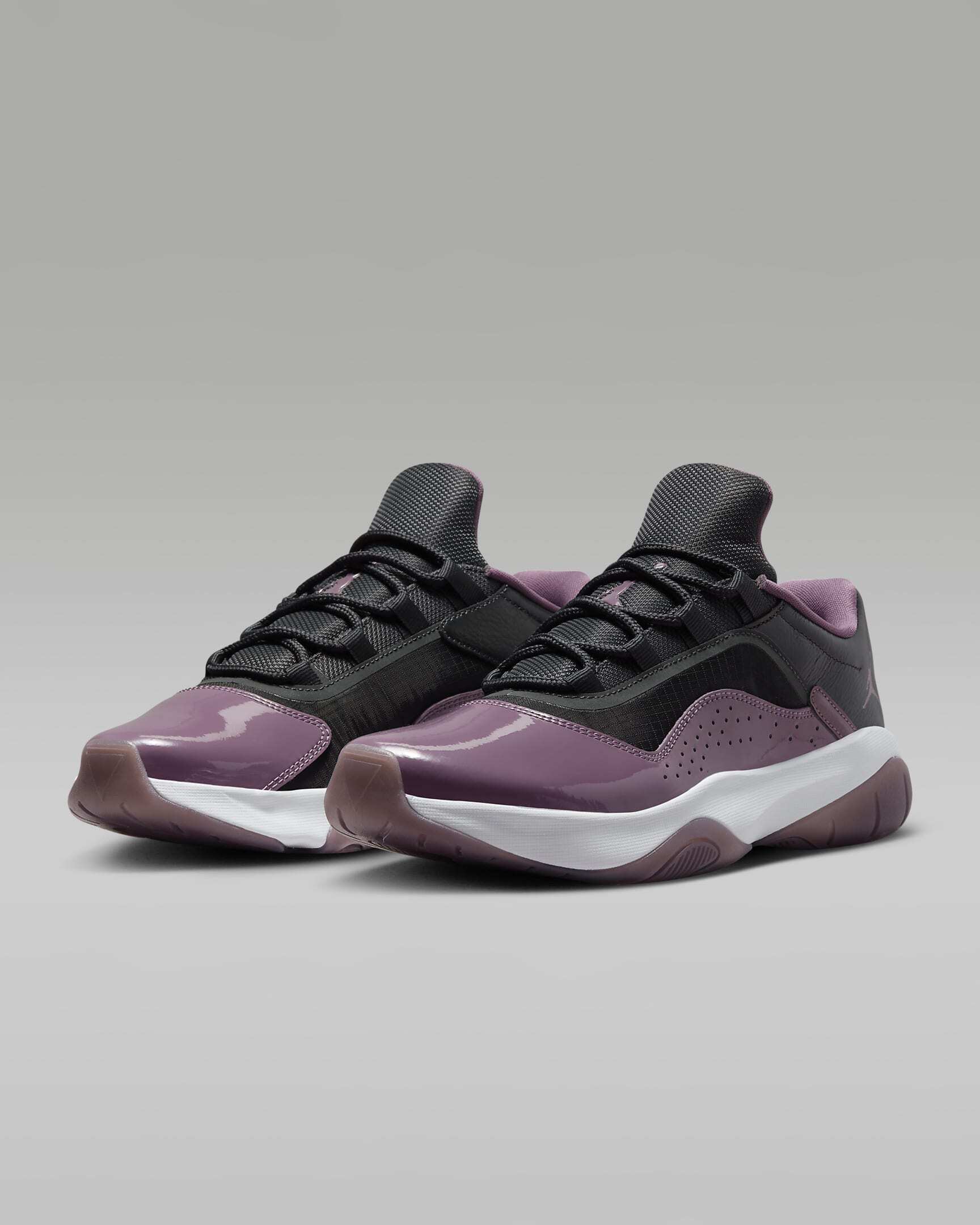 Женские кроссовки Nike Air Jordan 11 CMFT Low - фото №3